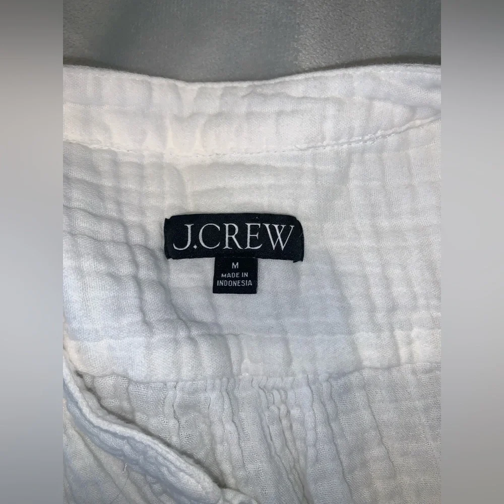 J CREW White double gauzy cotton Textured v neck pocket medium short sleeve soft